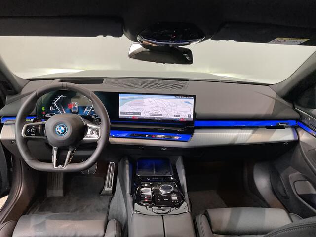 BMW 5-SERIE 550e xDrive M-SPORT Pro ** LEDER, STOELVENT, ACC, HuD, B&W Sound, 20-inch LMV ** Ex. BMW AG - 28k onder NP ** ** INFORMEER OOK NAAR ONZE AANTREKKELIJKE FINANCIAL-LEASE TARIEVEN **
