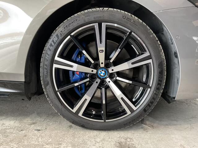 BMW 5-SERIE 550e xDrive M-SPORT Pro ** LEDER, STOELVENT, ACC, HuD, B&W Sound, 20-inch LMV ** Ex. BMW AG - 28k onder NP ** ** INFORMEER OOK NAAR ONZE AANTREKKELIJKE FINANCIAL-LEASE TARIEVEN **