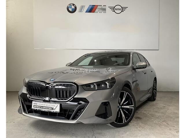 BMW 5-SERIE 550e xDrive M-SPORT Pro ** LEDER, STOELVENT, ACC, HuD, B&W Sound, 20-inch LMV ** Ex. BMW AG - 28k onder NP ** ** INFORMEER OOK NAAR ONZE AANTREKKELIJKE FINANCIAL-LEASE TARIEVEN **