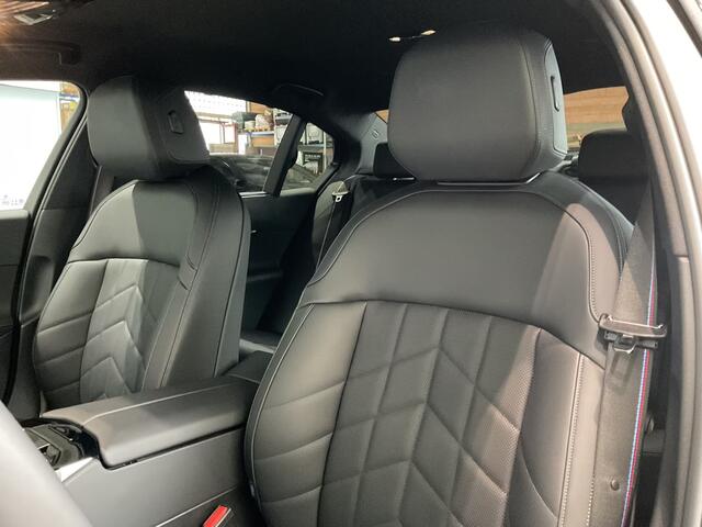 BMW 5-SERIE 550e xDrive M-SPORT Pro ** LEDER, STOELVENT, ACC, HuD, B&W Sound, 20-inch LMV ** Ex. BMW AG - 28k onder NP ** ** INFORMEER OOK NAAR ONZE AANTREKKELIJKE FINANCIAL-LEASE TARIEVEN **