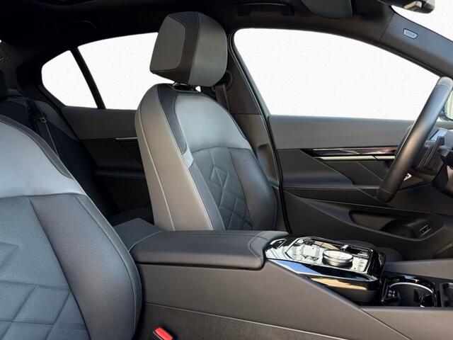 BMW 5-SERIE 550e xDrive M-SPORT Pro ** PANO, MERINO LEDER, STOELVENT, B&W Sound, 21-inch LMV ** Ex. BMW AG - 26k onder NP ** ** INFORMEER OOK NAAR ONZE AANTREKKELIJKE FINANCIAL-LEASE TARIEVEN **