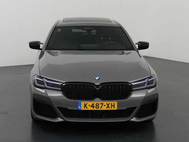 BMW 5-SERIE 530i High Executive | M-Pakket | Schuif/Kanteldak | Stuur/Stoelverwarming | Comfortstoelen Ele.verstelbaar + Geheugen | 360 Camera | DAB | Apple CarPlay/Android Auto | Adaptieve Cruise Control | Harman/Kardon | HUD | Laser Licht |