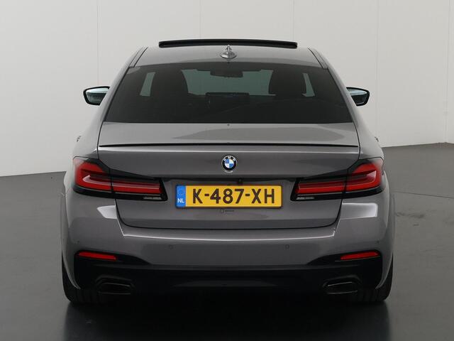 BMW 5-SERIE 530i High Executive | M-Pakket | Schuif/Kanteldak | Stuur/Stoelverwarming | Comfortstoelen Ele.verstelbaar + Geheugen | 360 Camera | DAB | Apple CarPlay/Android Auto | Adaptieve Cruise Control | Harman/Kardon | HUD | Laser Licht |