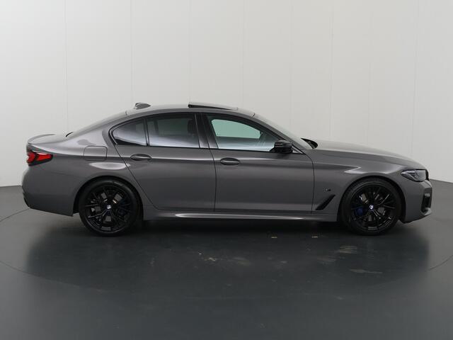 BMW 5-SERIE 530i High Executive | M-Pakket | Schuif/Kanteldak | Stuur/Stoelverwarming | Comfortstoelen Ele.verstelbaar + Geheugen | 360 Camera | DAB | Apple CarPlay/Android Auto | Adaptieve Cruise Control | Harman/Kardon | HUD | Laser Licht |