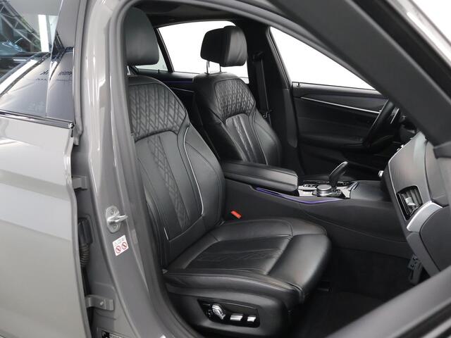 BMW 5-SERIE 530i High Executive | M-Pakket | Schuif/Kanteldak | Stuur/Stoelverwarming | Comfortstoelen Ele.verstelbaar + Geheugen | 360 Camera | DAB | Apple CarPlay/Android Auto | Adaptieve Cruise Control | Harman/Kardon | HUD | Laser Licht |