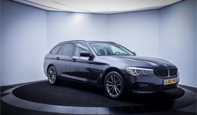 BMW 5-SERIE Touring 520iA SPORT-Line Edition FULL LED | CAMERA | ELEK TREKHAAK | STUUR + STOEL.VW | SHADOW LINE