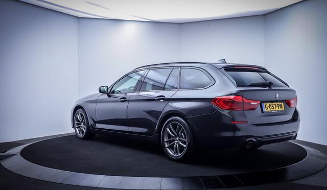 BMW 5-SERIE Touring 520iA SPORT-Line Edition FULL LED | CAMERA | ELEK TREKHAAK | STUUR + STOEL.VW | SHADOW LINE