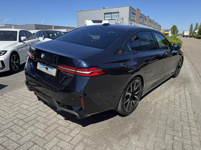 BMW 5-SERIE 520i M Sport NEW MODEL ! super dikke uitvoering, leer, HEAD UP, stoelverwaimg en koeling, stuurverwarming, Harman Kardon, etc