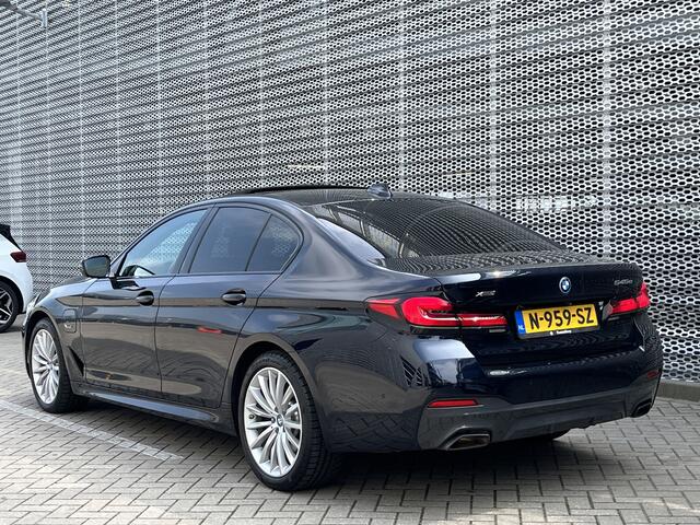 BMW 5-SERIE 545e xDrive Business Edition Plus / Pano / Leder / 360 Camera / Harman-kardon / Dodehoek herkenning / Laser light /