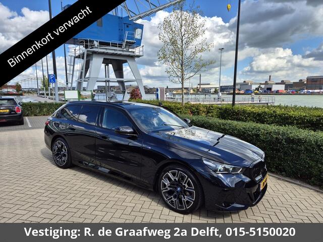 BMW 5-SERIE Touring 530e M-Pakket | Harman Kardon | Elektrisch wegklapbare trekhaak | Leder | december 25 | Ned. Auto