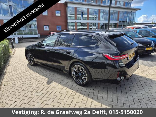 BMW 5-SERIE Touring 530e M-Pakket | Harman Kardon | Elektrisch wegklapbare trekhaak | Leder | december 25 | Ned. Auto