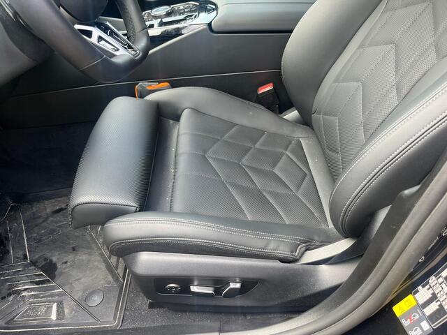 BMW 5-SERIE Touring 530e M-Pakket | Harman Kardon | Elektrisch wegklapbare trekhaak | Leder | december 25 | Ned. Auto