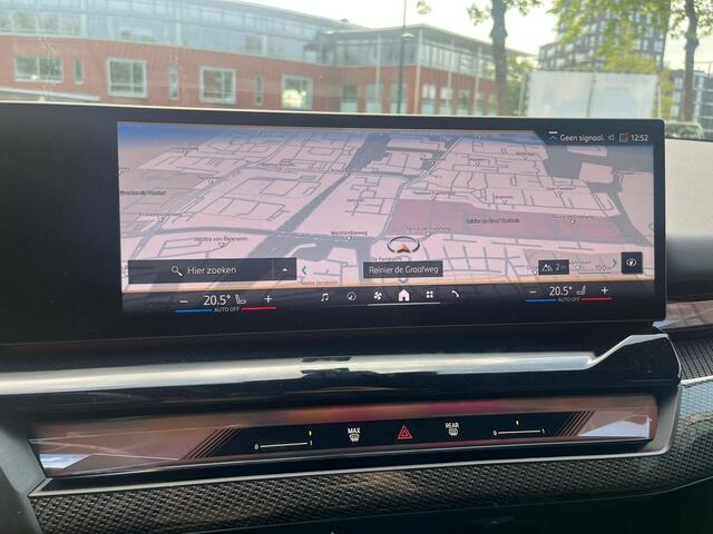 BMW 5-SERIE Touring 530e M-Pakket | Harman Kardon | Elektrisch wegklapbare trekhaak | Leder | december 25 | Ned. Auto
