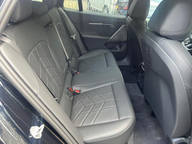 BMW 5-SERIE Touring 530e M-Pakket | Harman Kardon | Elektrisch wegklapbare trekhaak | Leder | december 25 | Ned. Auto