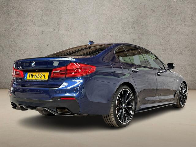 BMW 5-SERIE 520i M Sport High Executive 184Pk Automaat (PANORAMADAK, M PAKKET, GROOT NAVI, MEMORY SEATS, 360 CAMERA, STOELVERWARMING, GETINT GLAS, SFEERVERLICHTING, NIEUWSTAAT)