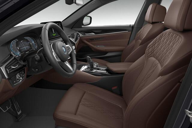 BMW 5-SERIE 530e Business Edition Plus | M-Sport | Schuif-/kanteldak | Comfort Access | Stuurwielverwarming | Stoelverwarming | HiFi
