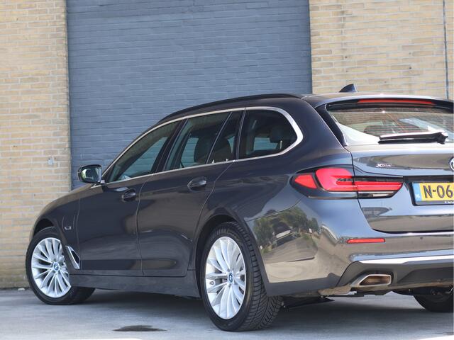 BMW 5-SERIE Touring 530e xDrive Luxury Line Comfortstoelen | Laser Light | Org. NL | Memory | Cam