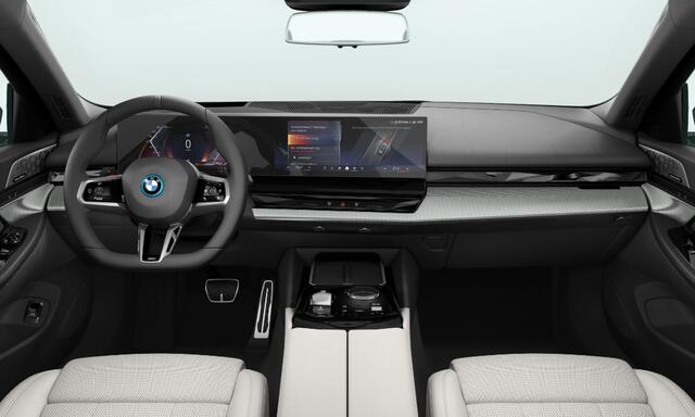 BMW 5-SERIE Touring 550e xDrive - M-Sport Pro - Pano - Bowers & Wilkins - Onderstel Prof