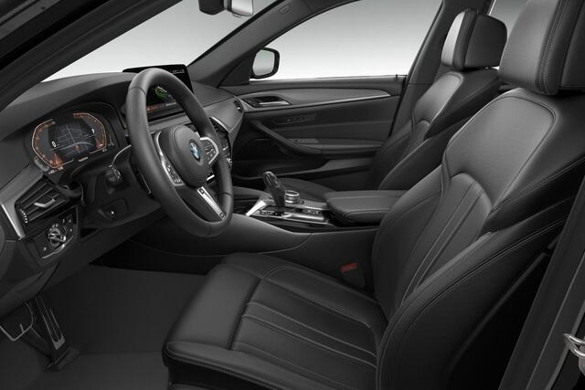 BMW 5-SERIE Touring 540i xDrive High Executive | M-Sport | Comfort Access | Panoramadak | Achterasbesturing | Head-Up Display | HiFi | Stoelverwarming