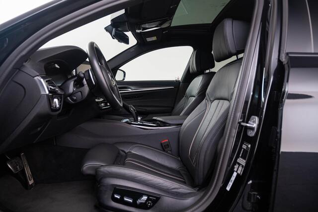 BMW 5-SERIE Touring 530i High Executive M Sport - Panoramdak - Driving Assistant Professional - head up - Comfortstoelen - Stoelverwarming voor/achter - Comfort Access - BMW Laserlight - Interieurvoorverwarming -