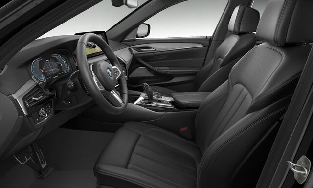 BMW 5-SERIE Touring 530e xDrive M Sport - Panoramadak - Soft Close - Parking Assistant Plus - Harman Kardon - Stoelventilatie - Comfortstoelen - Stuurwielrand verwarmd - stoelverwarming voor/achter -