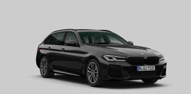 BMW 5-SERIE Touring 530e xDrive M Sport - Panoramadak - Soft Close - Parking Assistant Plus - Harman Kardon - Stoelventilatie - Comfortstoelen - Stuurwielrand verwarmd - stoelverwarming voor/achter -