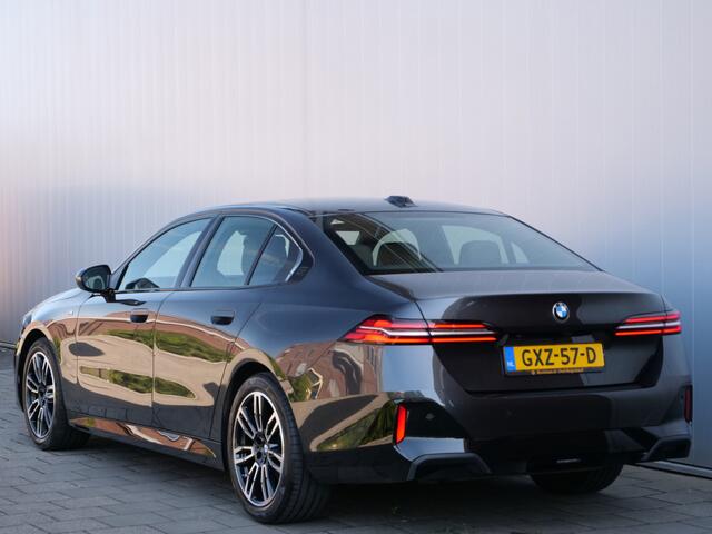 BMW 5-SERIE 520i 208 Pk Automaat M-pakket / Leer / Navi / DAB / Apple Carplay / Stoelkoeling