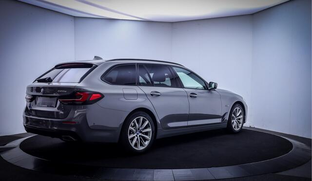 BMW 5-SERIE Touring 520e 204Pk BUSINESS Edition Plus SOH 97% | FULL LED | LEDER | CAMERA | STOELVERW | ELEK TREKHAAK | LMV