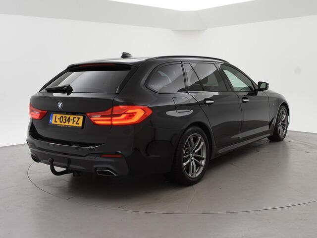 BMW 5-SERIE Touring 540i xDrive 340 PK M-SPORT + ADAPTIVE CRUISE | TREKHAAK | 360 CAMERA | SFEERVERLICHTING | HEAD-UP