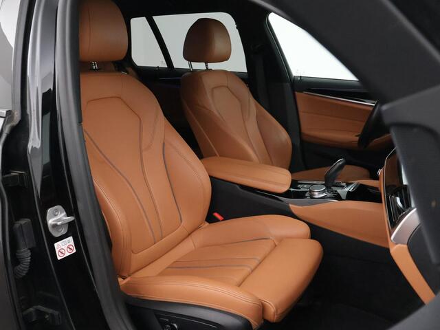 BMW 5-SERIE Touring 540i xDrive 340 PK M-SPORT + ADAPTIVE CRUISE | TREKHAAK | 360 CAMERA | SFEERVERLICHTING | HEAD-UP