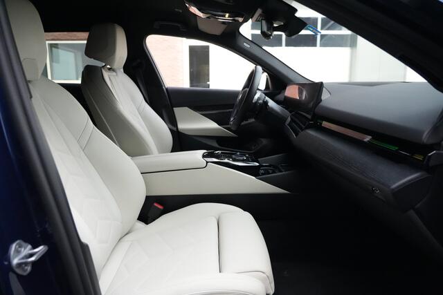 BMW 5-SERIE Touring 530e xDrive M Sport High Executive 300pk HarmanKardon/Trekhaak/Camera