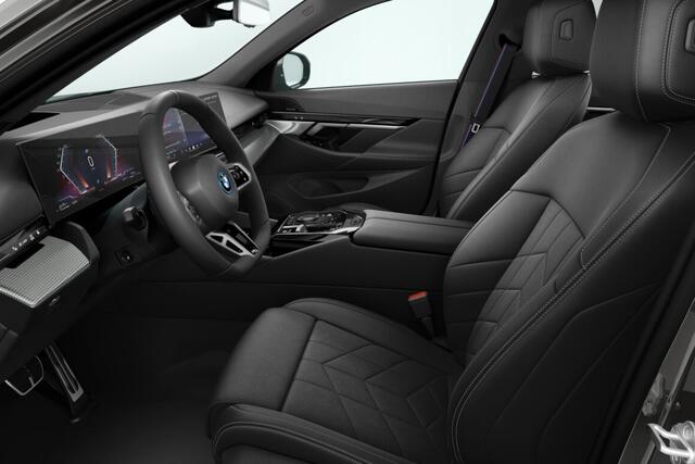 BMW 5-SERIE Sedan 530e M Sport Edition | M Sportpakket Pro | Innovation Pack | Travel Pack | Comfort Pack | Trekhaak