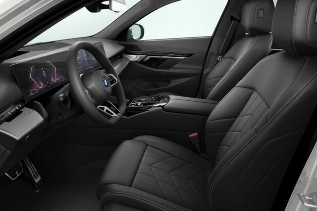 BMW 5-SERIE Touring 530e M Sport Edition | M Sportpakket Pro | Innovation Pack | Travel Pack | Comfort Pack | Trekhaak