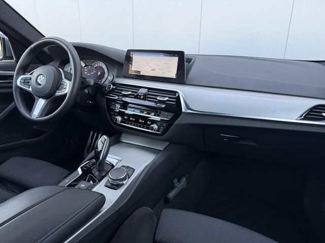 BMW 5-SERIE 520i Executive Automaat M-Pakket/Trekhaak/LED.