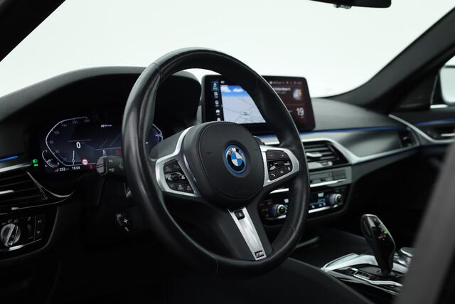 BMW 5-SERIE Touring 530e xDrive M Sport | Pano | HUD | Laser | Memory | Camera | Harman Kardon | Elek. Trekhaak | Leder | 19''