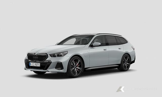 BMW 5-SERIE 550e xDrive Touring M Sport Pro | Panorama | Harman/Kardon | Driving Ass. Plus | 360 Camera | 4-Wielbesturing | Trekhaak | Head-Up |