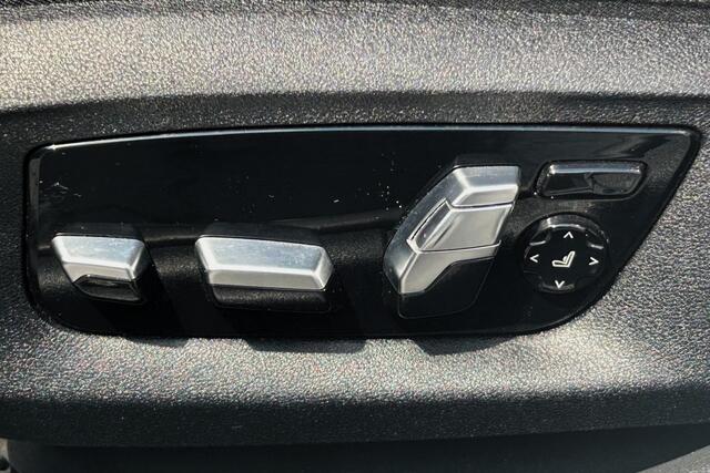 BMW 5-SERIE 530i High Executive Luxury Line NAPPA LEER 18" NL-auto!