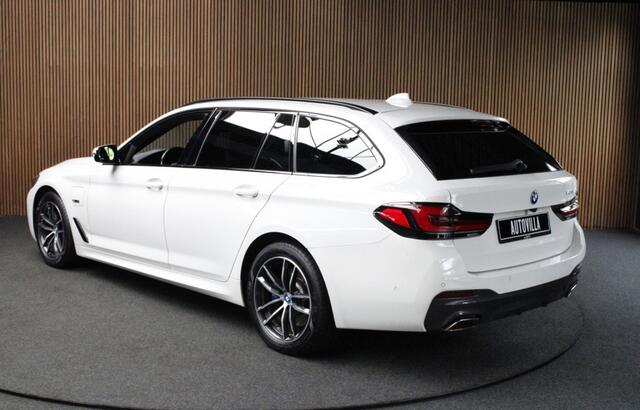 BMW 5-SERIE Touring 530e M-Sport Navi Leer Sportstoelen PDC Climate voor en achter Elektr. verstelbare stoelen Elektr. achterklep LM velgen
