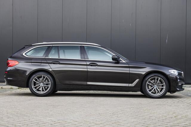 BMW 5-SERIE Touring 530i 252PK Executive ? Trekhaak ? LED ? 18 inch