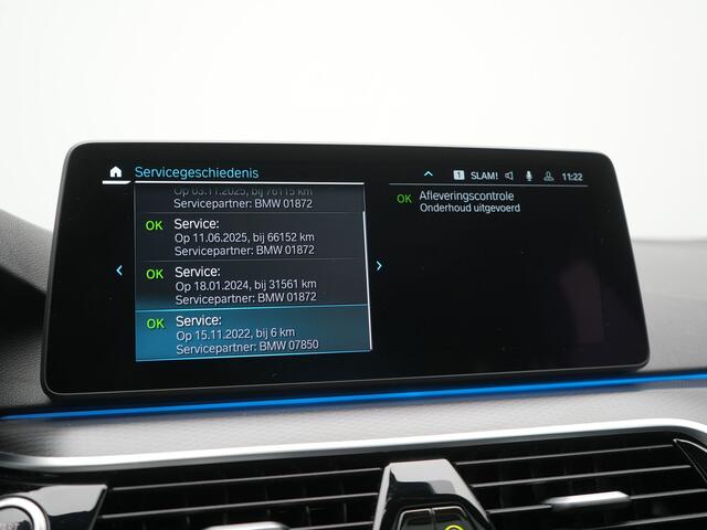 BMW 5-SERIE Touring 530e M Sport PHEV 293pk Dealer O.H. | Trekhaak Af Fabriek | Panodak | Head Up | Adaptive Cruise | Camera | Lederen Sportstoelen Memory & Verwarmd | Sfeerverlichting | Blis | Stuur Verwarmd | Apple Carplay | Navigatie | DAB | Plug In Hybrid |