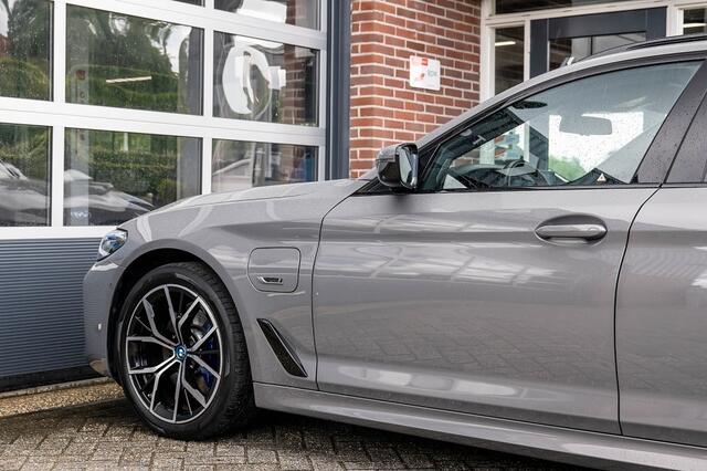 BMW 5-SERIE 530 BMW 530e xDrive Touring M Sport | Panorama | Comfort Seats | Trekhaak | Leder Dash. | Harman/Kardon | Driving Ass. Prof. | 360 Camera | Laser |