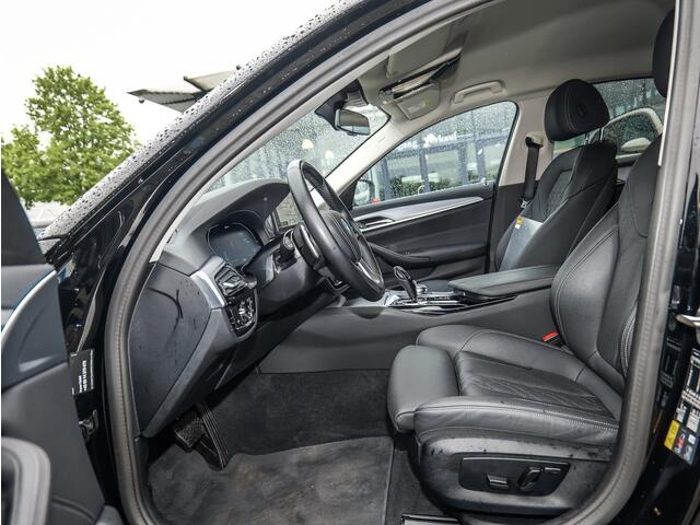BMW 5-SERIE 530e Limousine ** LASER, LEDER, NAVI+, HuD, 19-inch LMV, KEYLESS, ALARM ** UNFALLFREI ** ** INFORMEER OOK NAAR ONZE AANTREKKELIJKE FINANCIAL-LEASE TARIEVEN **