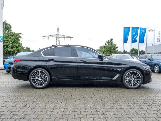 BMW 5-SERIE 530e Limousine ** LASER, LEDER, NAVI+, HuD, 19-inch LMV, KEYLESS, ALARM ** UNFALLFREI ** ** INFORMEER OOK NAAR ONZE AANTREKKELIJKE FINANCIAL-LEASE TARIEVEN **