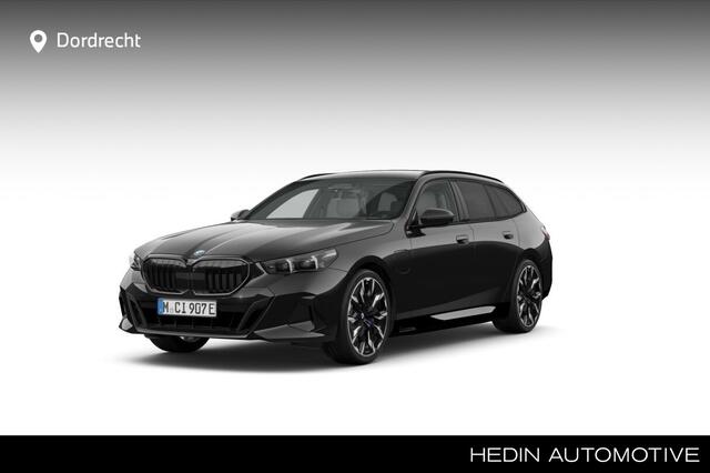 BMW 5-SERIE Touring 550e xDrive | M Sport Pro | Panorama Dak | Innovation Pack | Comfort Pack | 21 inch LM Individual | Elektr. Trekhaak | Driv.Ass. Professional | Bowers & Wilkins | Stuurwiel Verwarmd