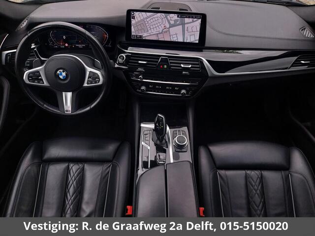 BMW 5-SERIE Touring 530i Business Edition Plus | Schuif-/Kanteldak | Navigatie | Camera | Leder |
