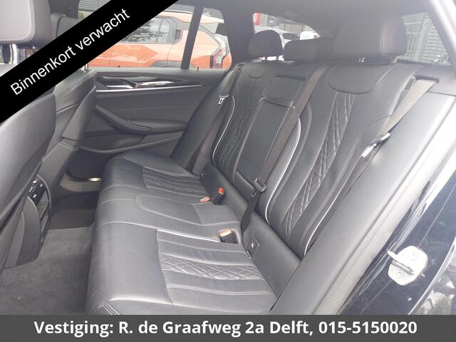 BMW 5-SERIE Touring 530i Business Edition Plus | Schuif-/Kanteldak | Navigatie | Camera | Leder |