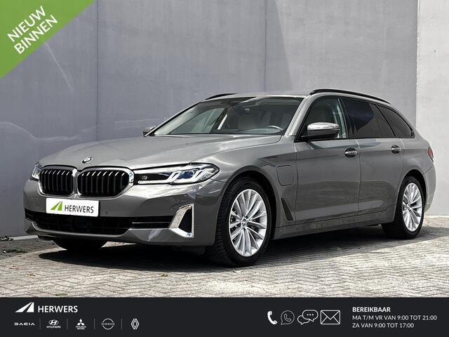 BMW 5-SERIE 530e xDrive Luxury Line / Dealer onderhouden / Accu SoH 90 % / EAER 52 km / 2.000 kg Elektrische trekhaak / Elektrische stoelen & klep / Stuur- en stoelverwarming / Apple Carplay Android / 18" LM wielen & All Season banden /