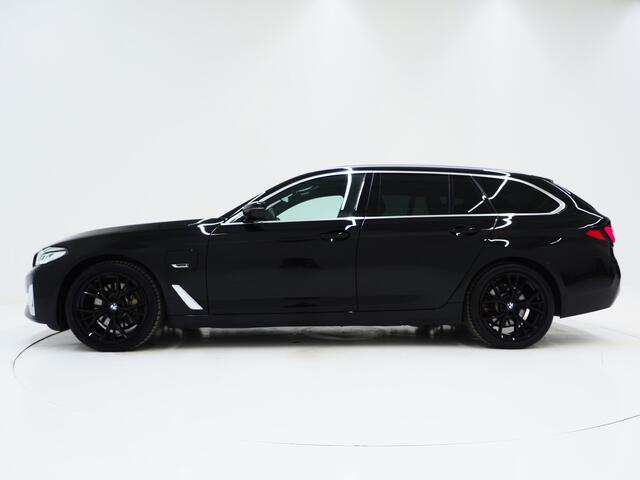 BMW 5-SERIE Touring 530e | LED Grille | Leder | Harman/Kardon | Keyless | Adaptive Cruise | Sfeerlicht