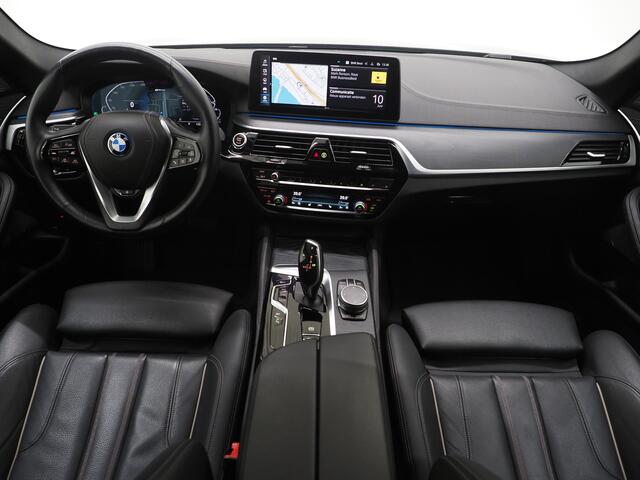 BMW 5-SERIE Touring 530e | LED Grille | Leder | Harman/Kardon | Keyless | Adaptive Cruise | Sfeerlicht