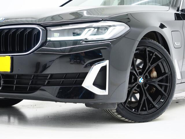 BMW 5-SERIE Touring 530e | LED Grille | Leder | Harman/Kardon | Keyless | Adaptive Cruise | Sfeerlicht